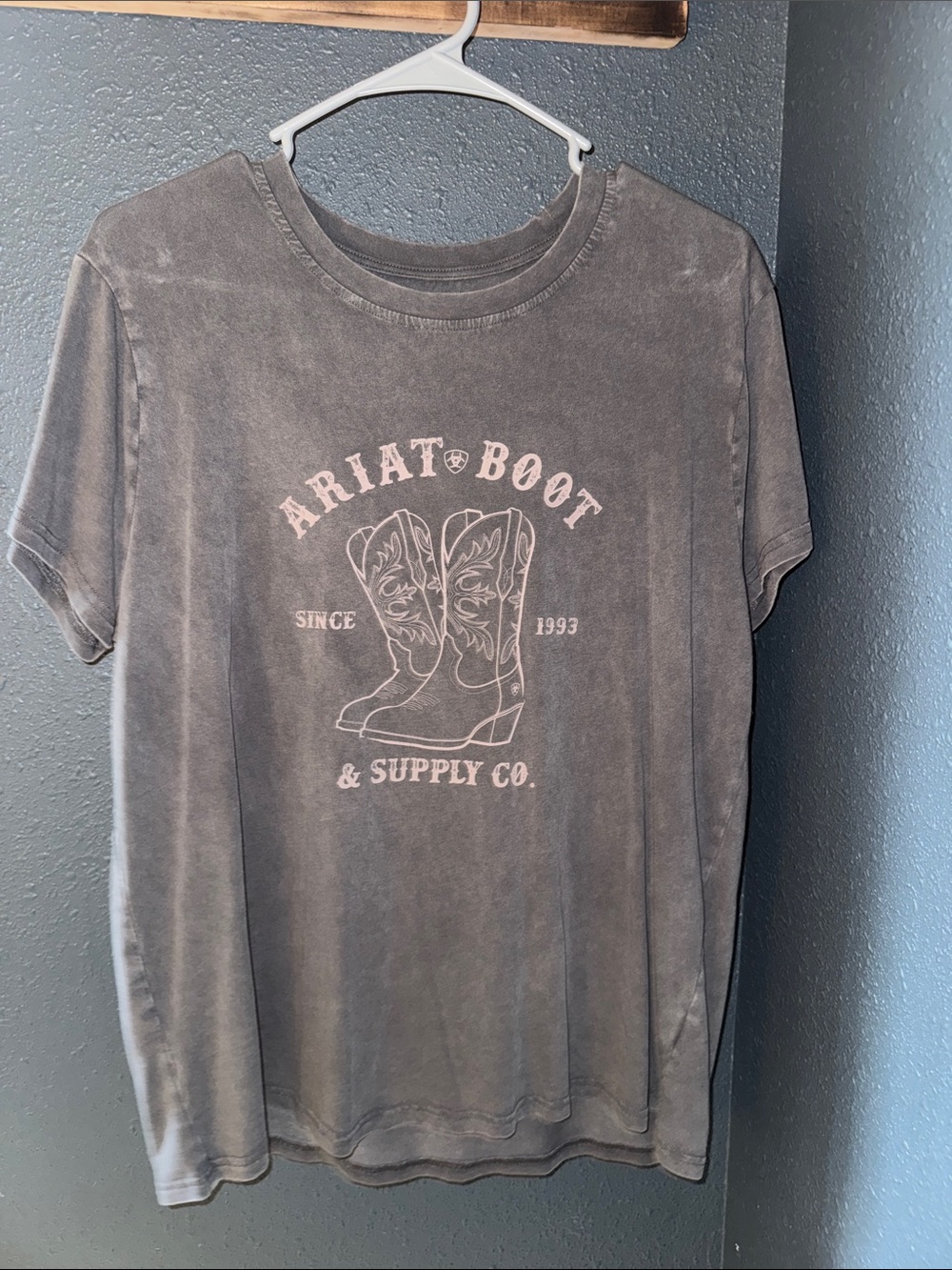 Ariat Women’s Gray Graphic Tee with Boot Illustration